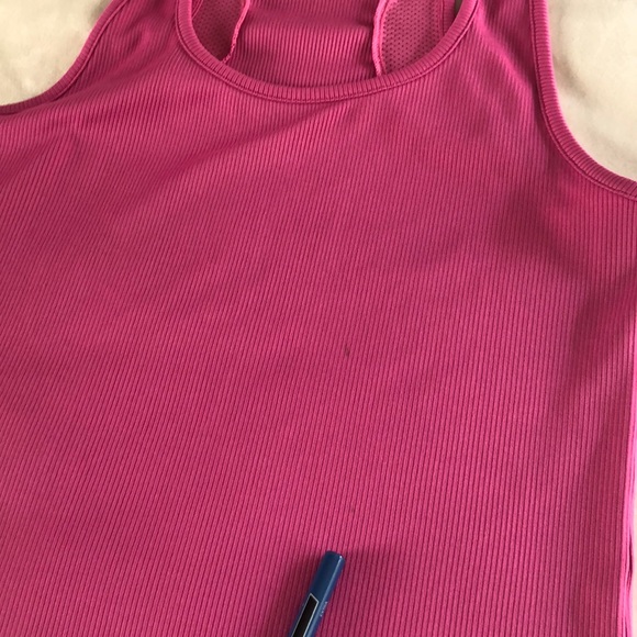 Under Armour Medium tank - Picture 8 of 8